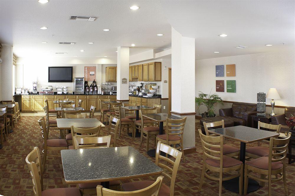 Comfort Suites Tampa Airport North Екстер'єр фото