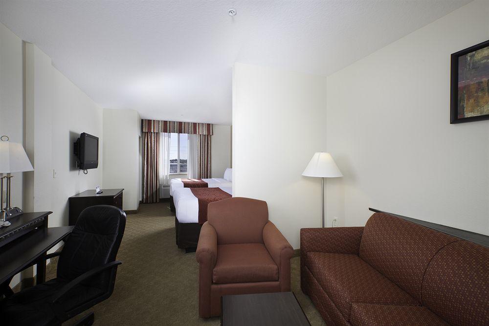 Comfort Suites Tampa Airport North Екстер'єр фото