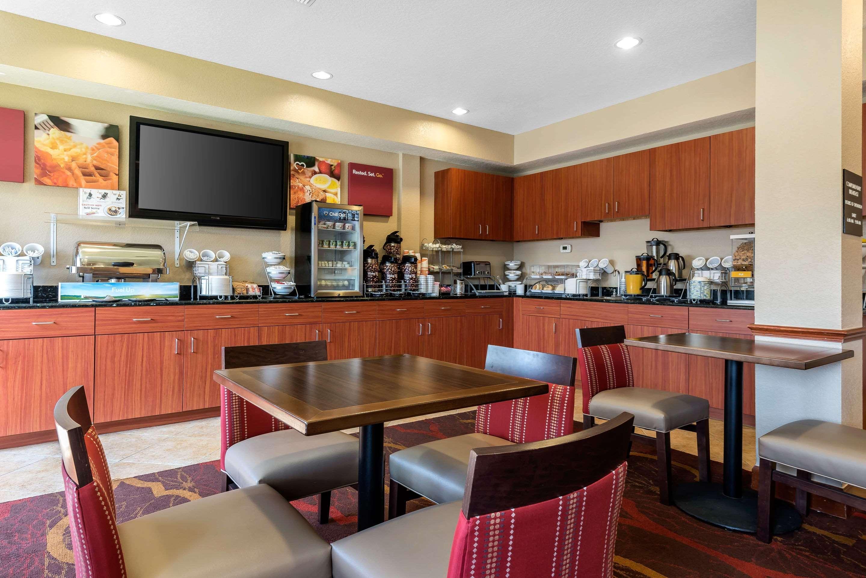 Comfort Suites Tampa Airport North Екстер'єр фото