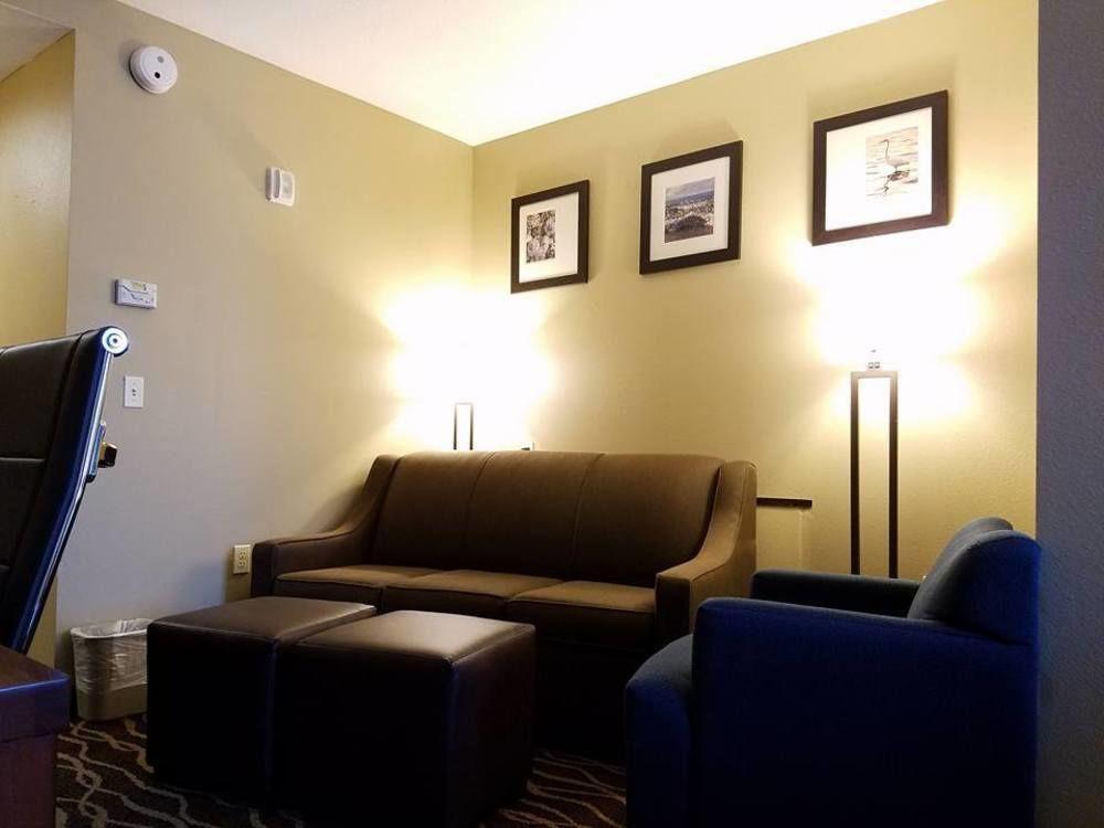 Comfort Suites Tampa Airport North Екстер'єр фото