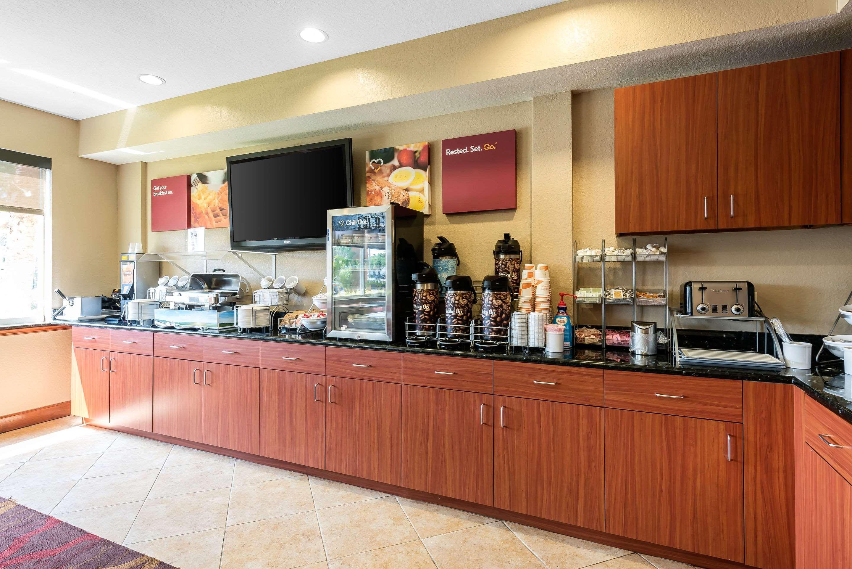Comfort Suites Tampa Airport North Екстер'єр фото