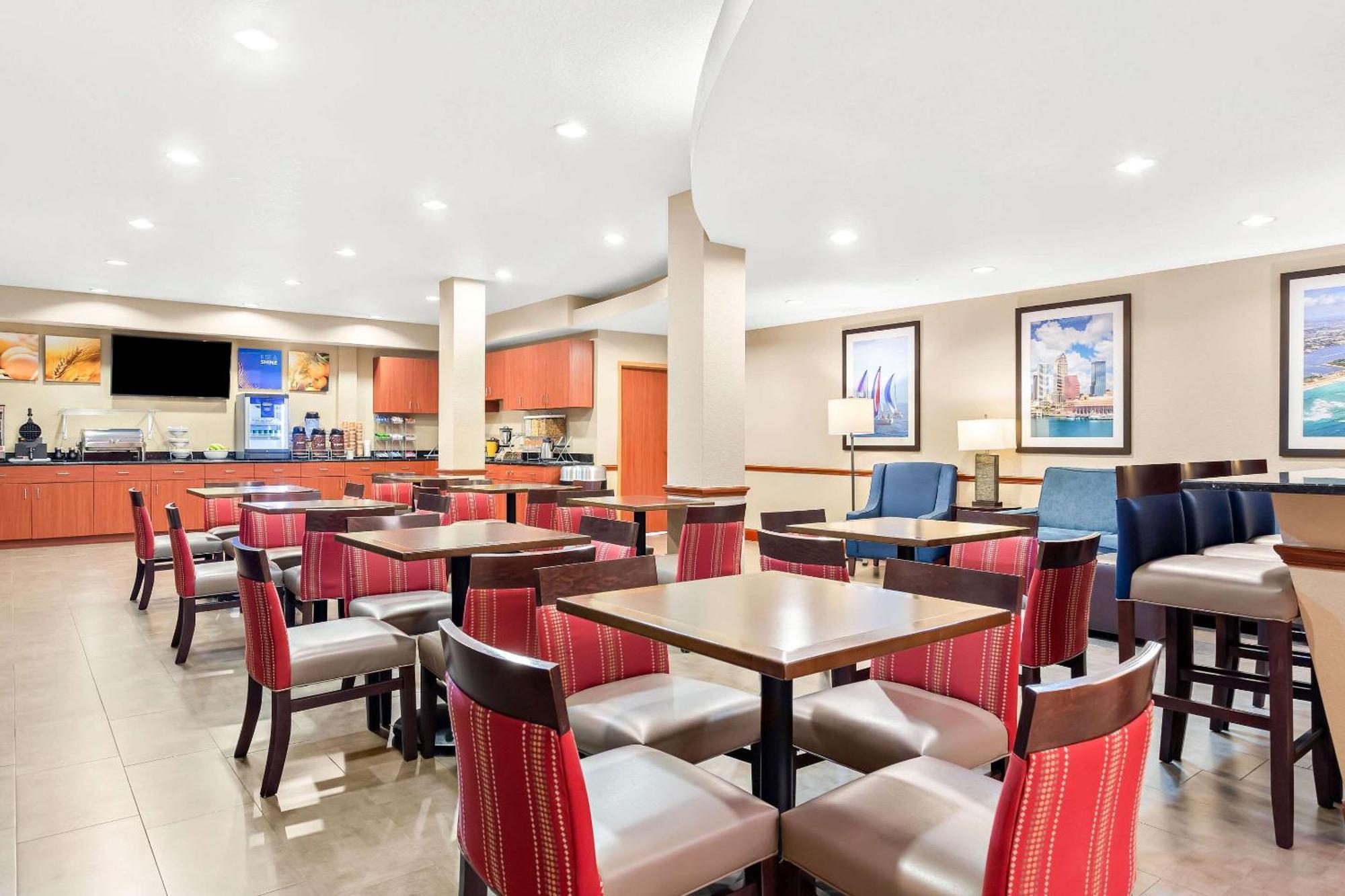 Comfort Suites Tampa Airport North Екстер'єр фото