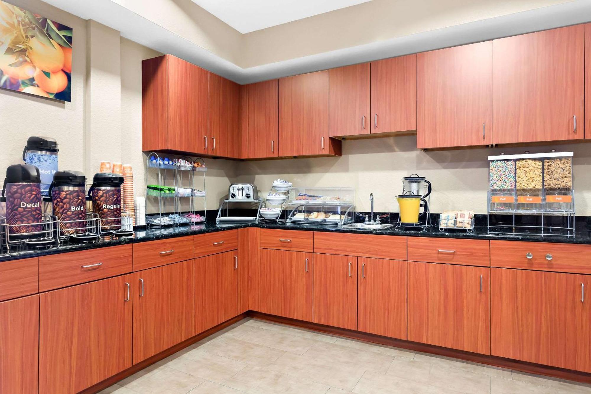 Comfort Suites Tampa Airport North Екстер'єр фото