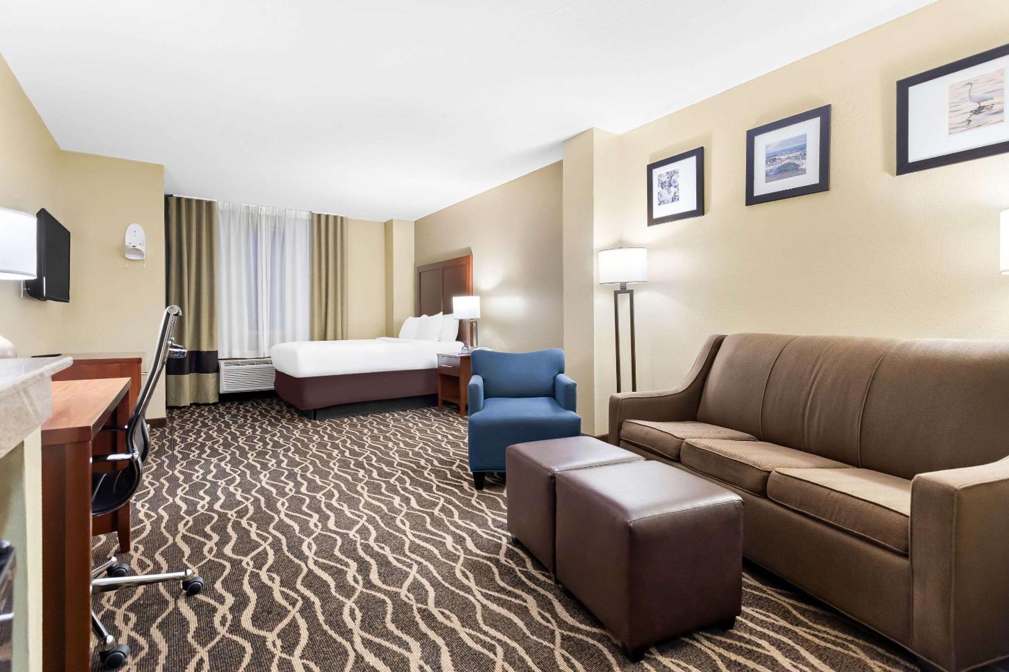 Comfort Suites Tampa Airport North Екстер'єр фото