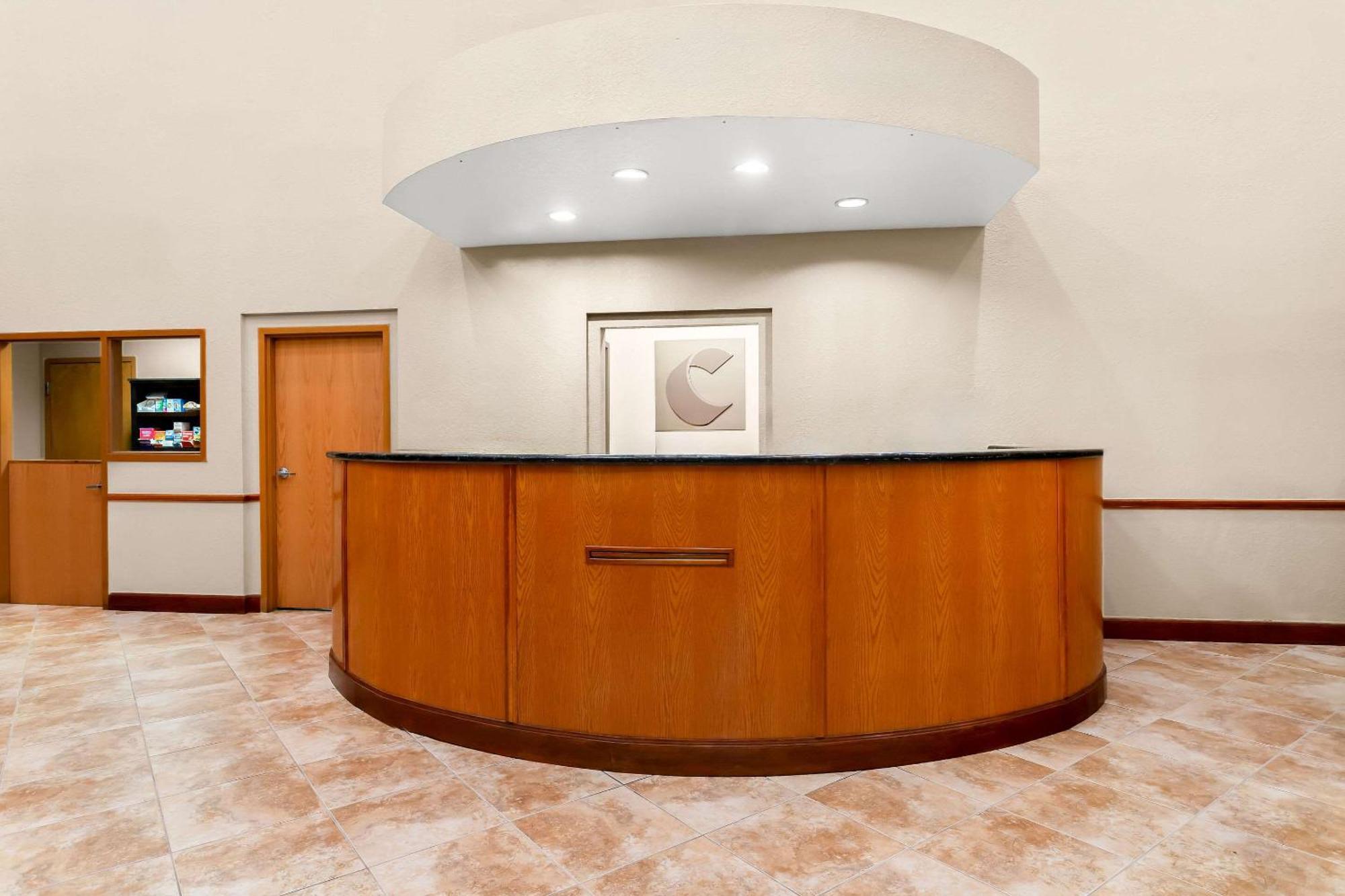 Comfort Suites Tampa Airport North Екстер'єр фото