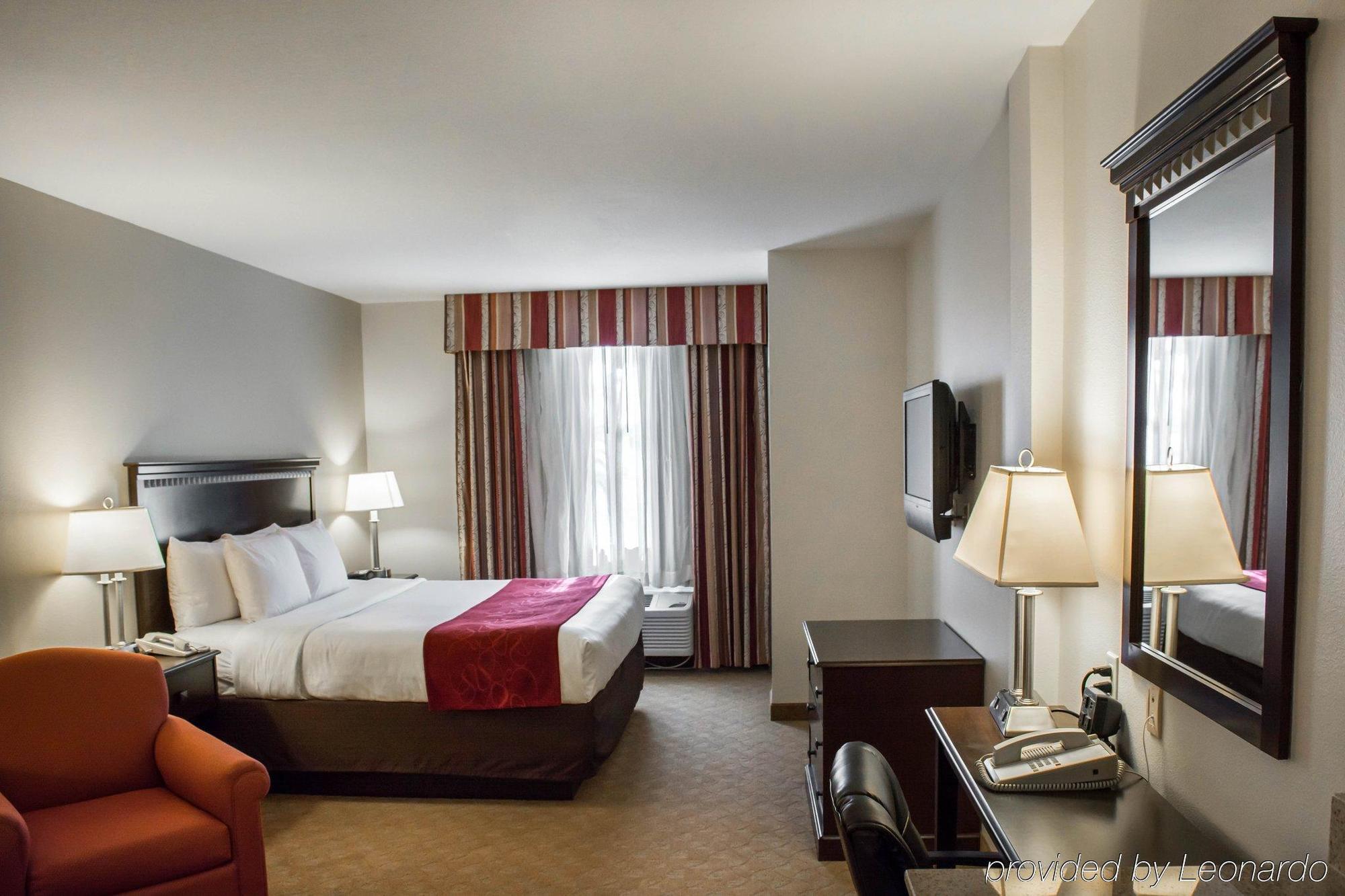 Comfort Suites Tampa Airport North Екстер'єр фото