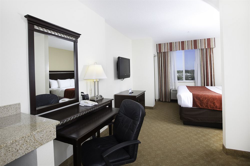 Comfort Suites Tampa Airport North Екстер'єр фото