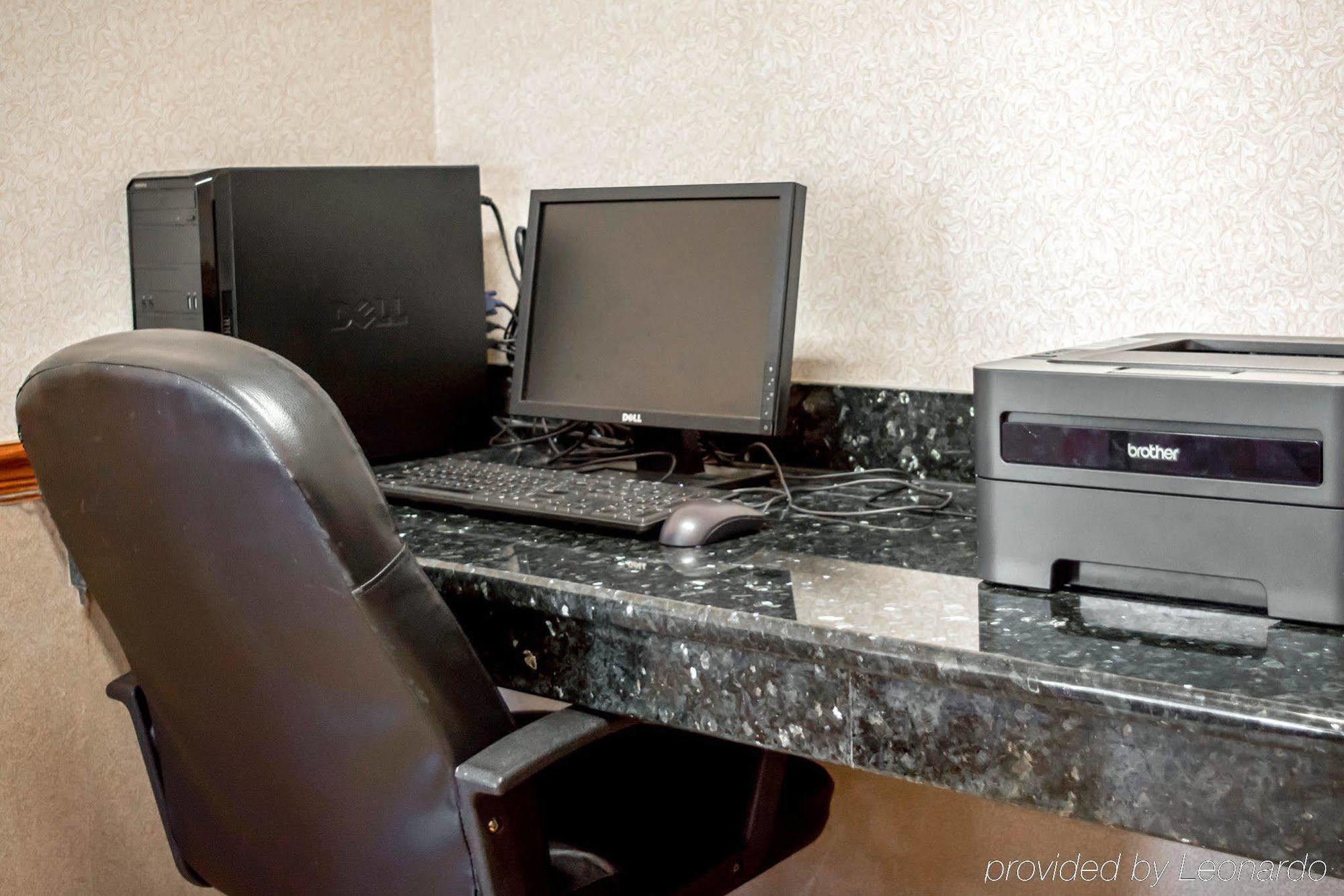 Comfort Suites Tampa Airport North Екстер'єр фото