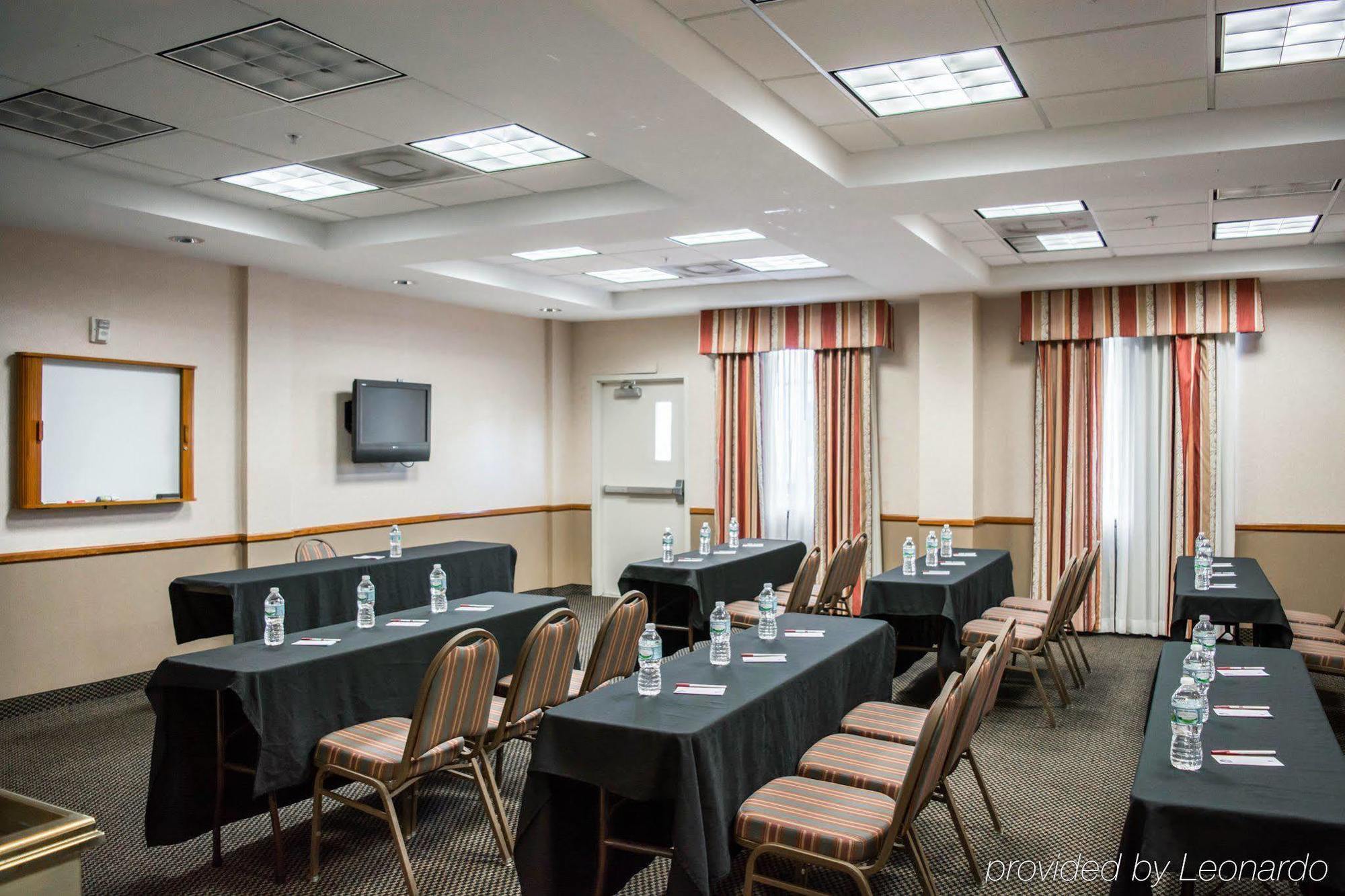 Comfort Suites Tampa Airport North Екстер'єр фото