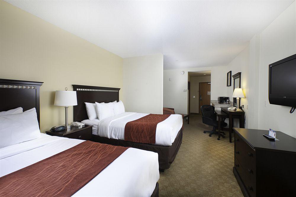 Comfort Suites Tampa Airport North Екстер'єр фото